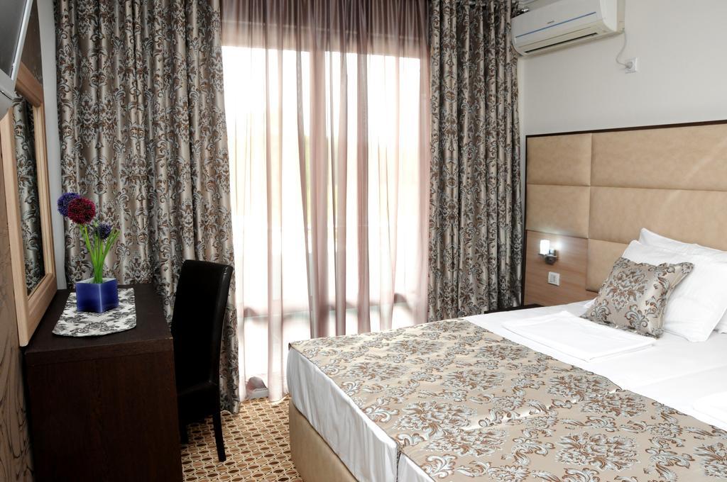 Hotel Lion Ulcinj Exterior foto